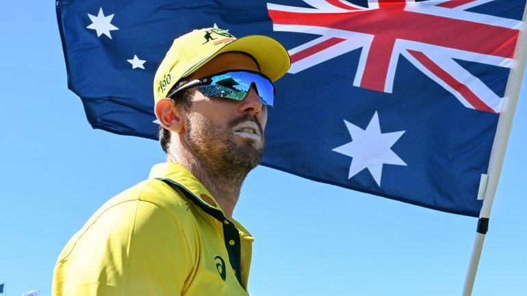 T20 skipper Mitch Marsh hasn't set his sights on Ashes call-up, but won't knock it back if it comes. (Darren England/AAP PHOTOS)