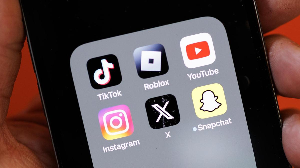 Amazon Web Services outage sparks global online chaos across Snapchat,  Fortnite, Canva | The Nightly