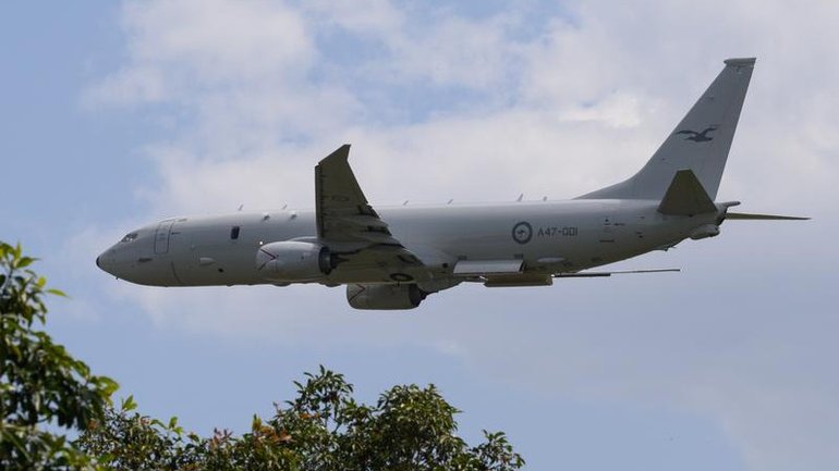 A Chinese jet released a flare near an Australian surveillance plane in the latest defence incident. (Dan Himbrechts/AAP PHOTOS)