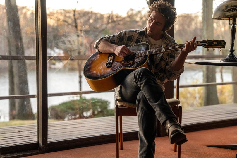 Jeremy Allen White is in the Oscars conversation for his role as Bruce Springsteen.