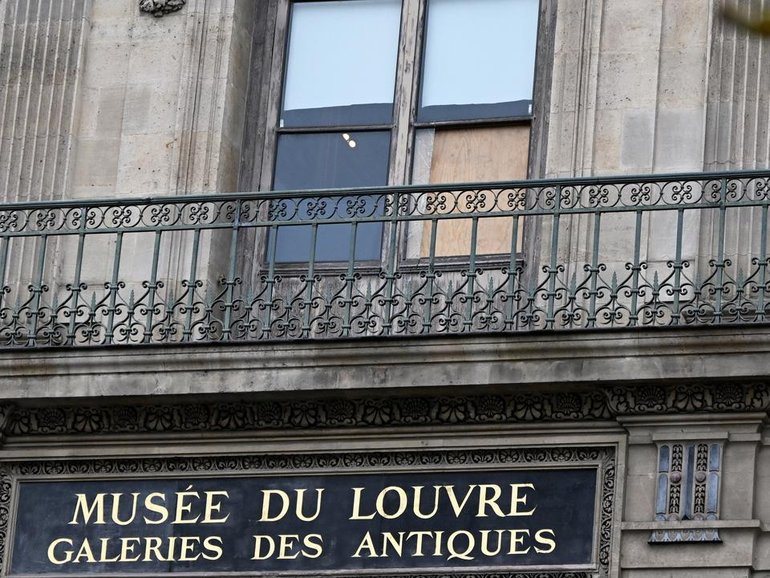 Investigators say thieves forced a window open on the Louvre museum's first floor. (AP PHOTO)