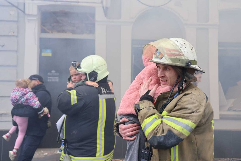 Officials carry the children after a Russian missile attack on Kyiv, Ukraine on October 22, 2025.
