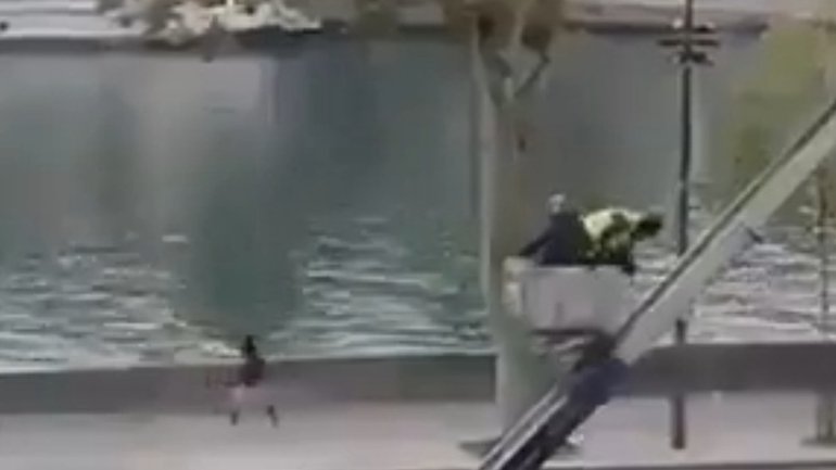 Dramatic new footage of the Louvre heist has been released.