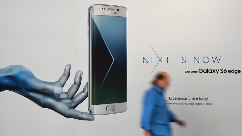 The Samsung Galaxy S6 is among a number of old phones with issues connecting to triple-zero.