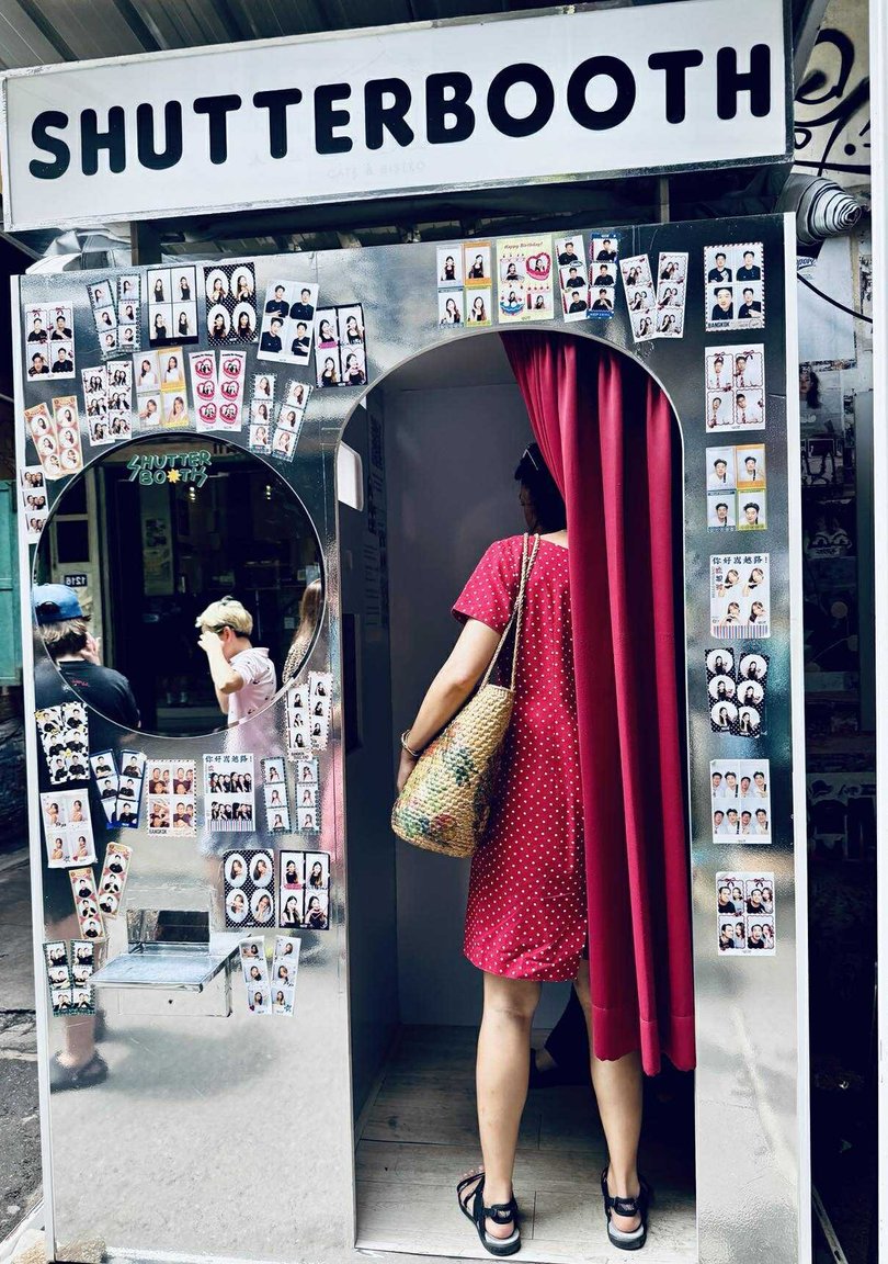 A photo booth on Song Wat.