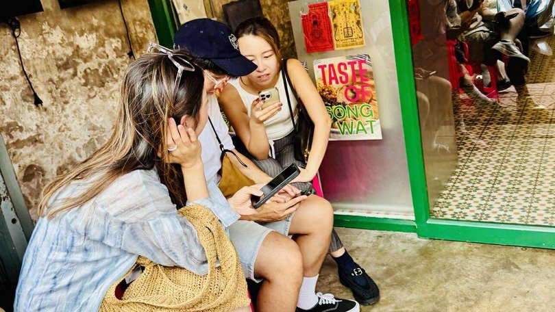 Song Wat in Talat Noi is buzzing.