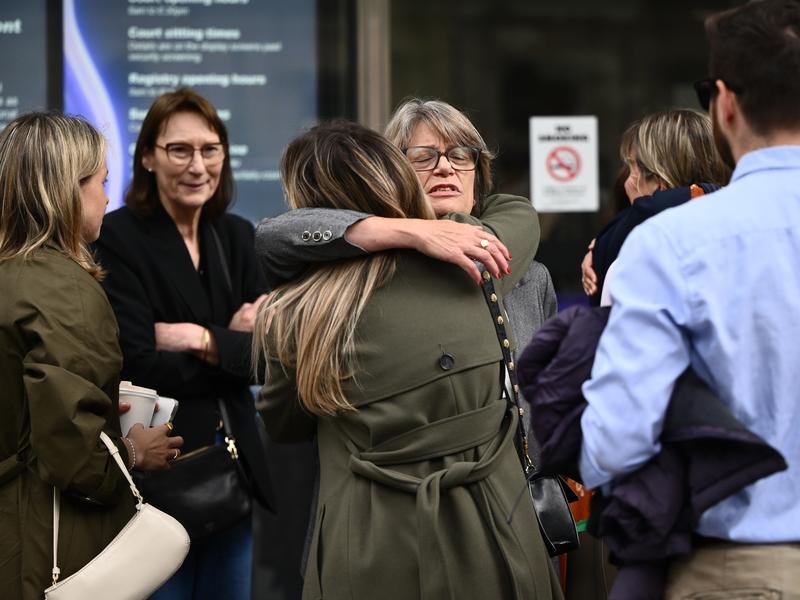 Pauline Hodder (centre) said the nature of her daughter's death had made her grief "unbearable".