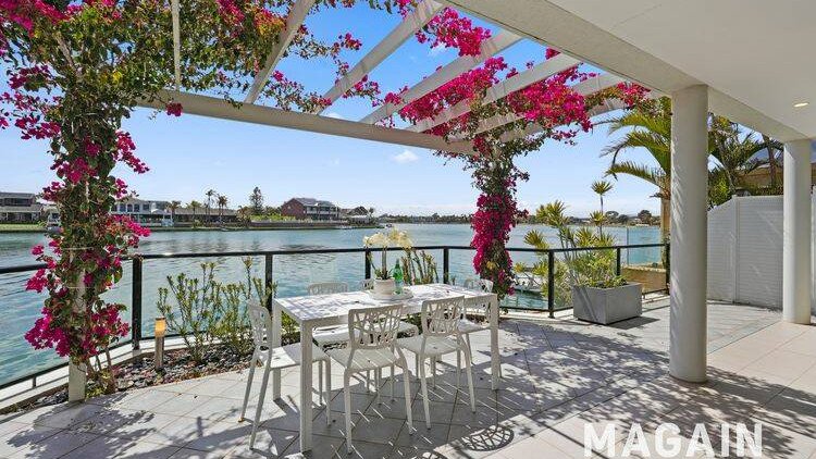 13 Siesta Court, West Lakes, SA 5021, close to the lush fairways of the West Lakes, Royal Adelaide and Grange Golf Clubs is listed for sale.