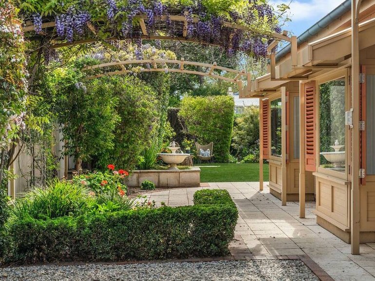 SOLD: 32 Eighth Avenue, St Peters, SA 5069