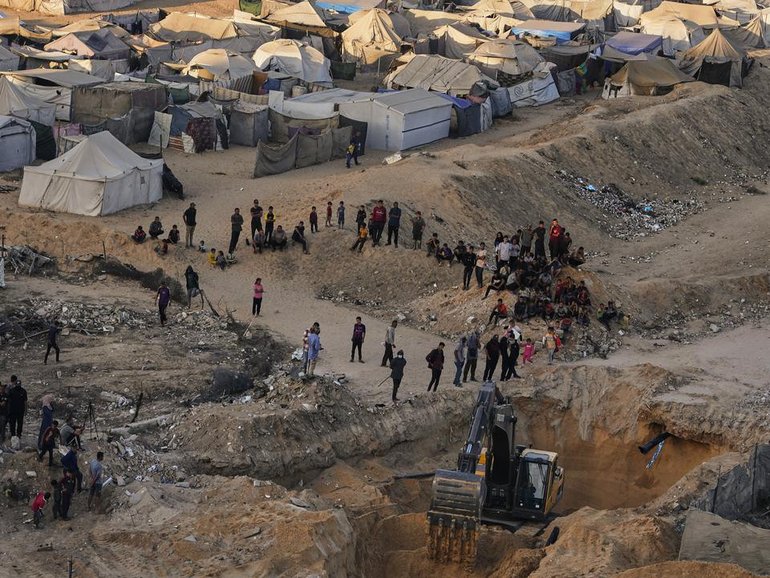 Israeli authorities have allowed an Egyptian team to use excavators to search for hostage bodies. (AP PHOTO)