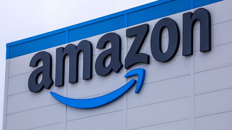 Amazon will begin notifying staff of widespread corporate layoffs Tuesday.