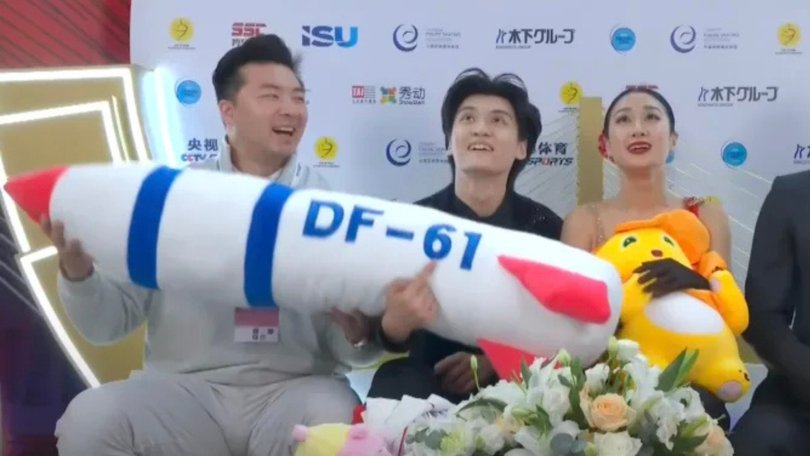 Ren Junfei and Xing Jianing pictured with the missile toy.