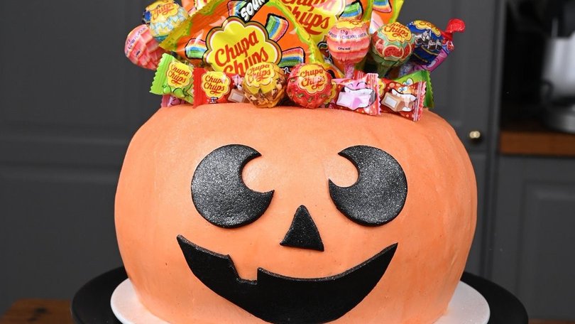 Dan Pasquali’s jack-o’-lantern bundt cake