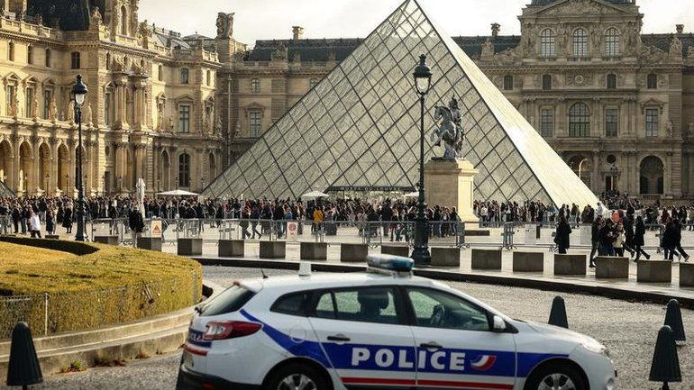 The Paris prosecutor says two suspects will be charged with theft and criminal conspiracy. (AP PHOTO)
