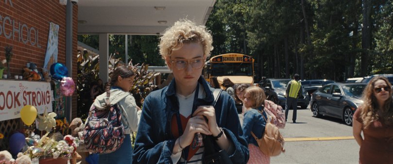 Julia Garner in Weapons.