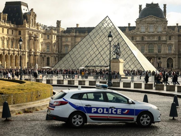 Five new suspects have been arrested in connection with the louvre robbery in Paris, in which thieves stole crown jewels worth an estimated $157 million, French media have reported.