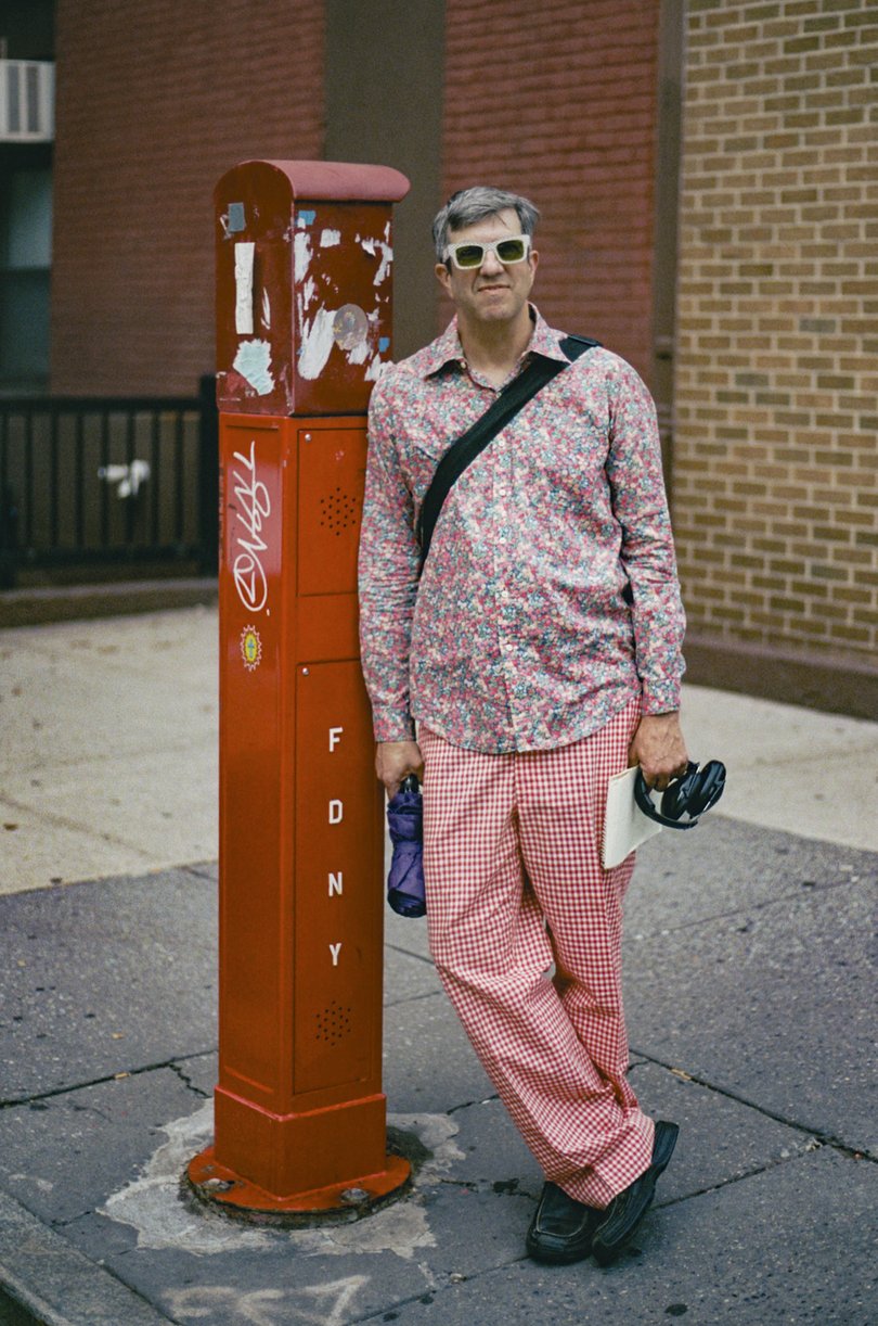 To avoid the clothing industry’s AI-assisted supply chain, the author clothes he had inherited from his grandfather. 