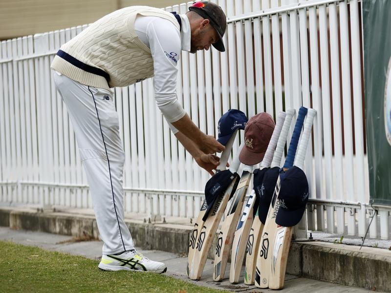 Victorian player Peter Handscomb was among those honouring Ben Austin at the Sheffield Shield match.