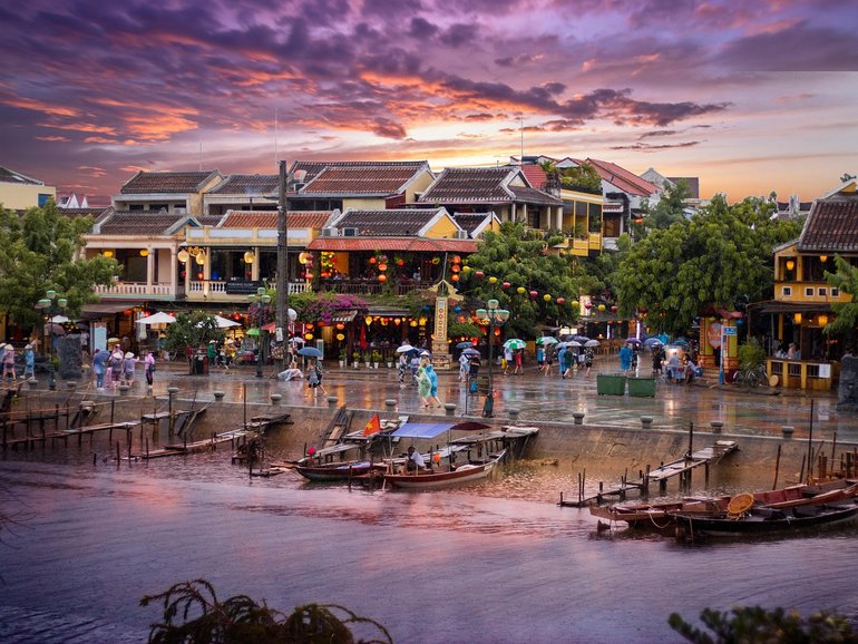 Typhoon Kalmaegi ia set to hammer Vietnam.