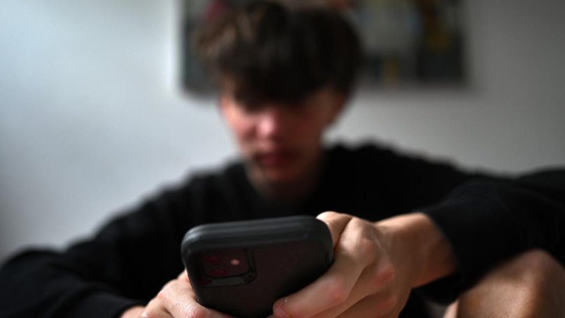 A survey of teenagers reveals attitudes towards masculinity and behaviours like drinking alcohol. (Dean Lewins/AAP PHOTOS)