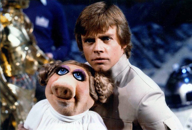 Miss Piggy with Mark Hamill on The Muppet Show.