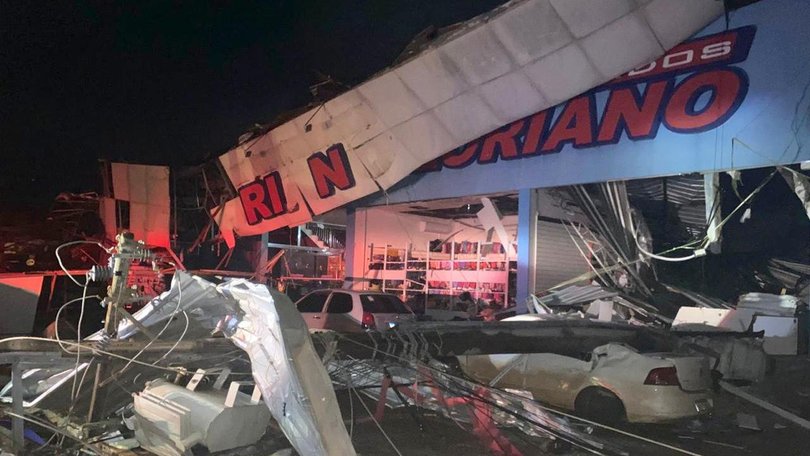 A deadly tornado that hit Rio Bonito do Iguacu left buildings with collapsed roofs. (EPA PHOTO)