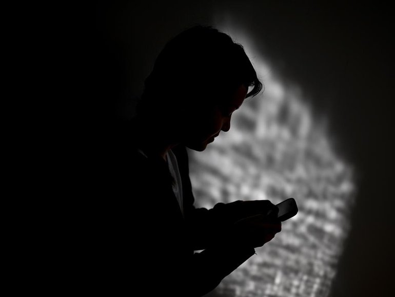 Experts say many Australians are convinced they have a disorder after recognising symptoms online. (Lukas Coch/AAP PHOTOS)