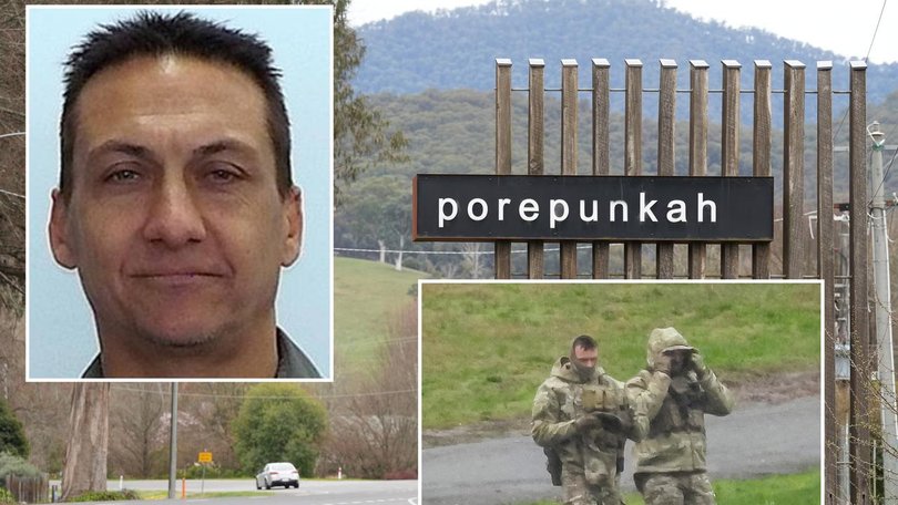 It's emerged that a single gunshot was heard after two police officers were killed at Porepunkah. (Simon Dallinger/AAP PHOTOS)