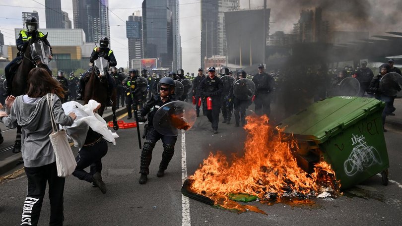 A survey of attitudes to democracy found some Australians support violence for political causes. (Joel Carrett/AAP PHOTOS)