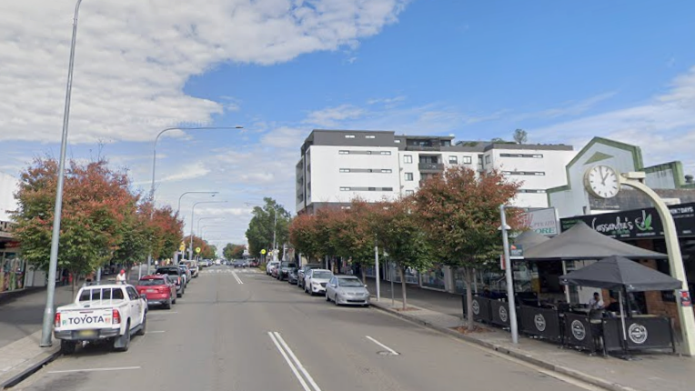 Police were trying to arrest a man on Queen St when they were assaulted.