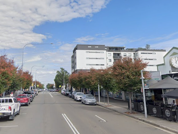 Police were trying to arrest a man on Queen St when they were assaulted.