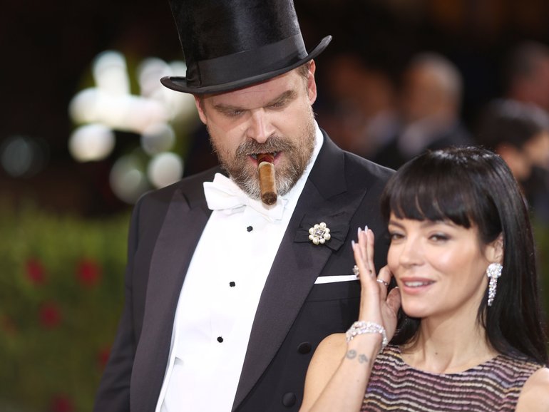 From the way they met to Lily Allen’s scathing musical takedown of David Harbour, here’s how their romance and accusations unfolded.