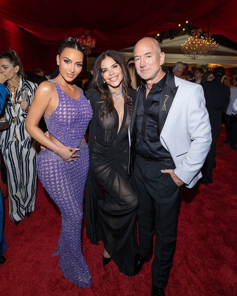 Jeff Bezos and Lauren Sánchez hosted the Bond-themed bash.