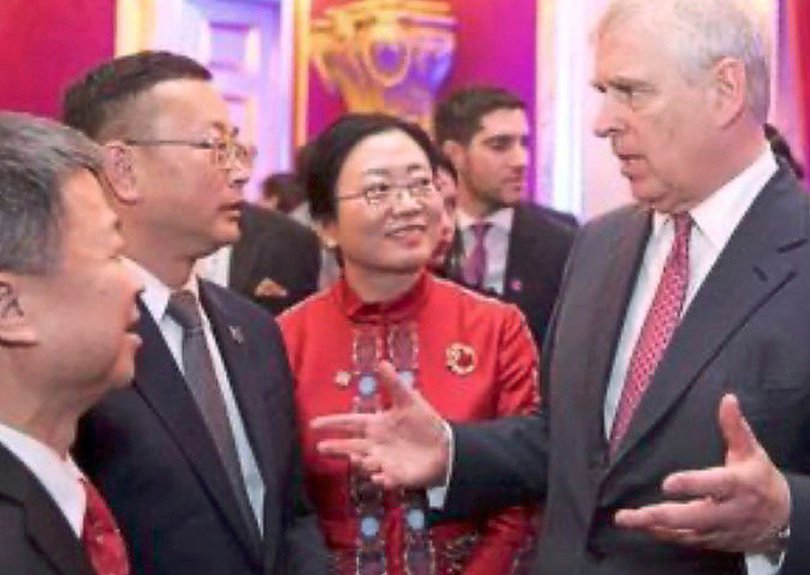 Yang Tengbo (2nd from left) and Andrew (right). 