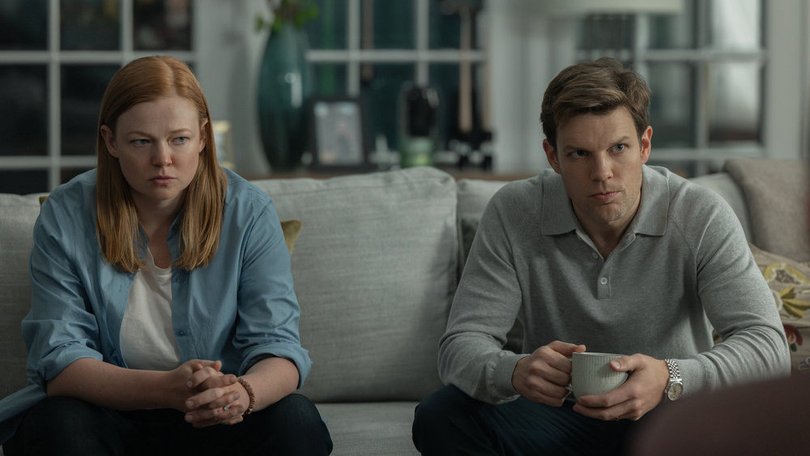 Sarah Snook as Marissa Irvine and Jake Lacy as Peter Irvine in Peacock’s “All Her Fault.” MUST CREDIT: Sarah Enticknap/Peacock