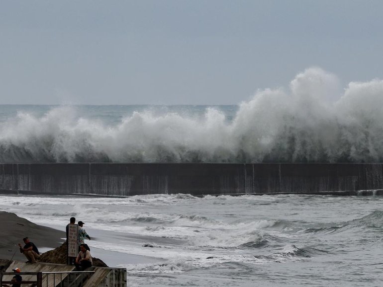 Typhoon Fung-Wong has moved toward Taiwan's southwestern coast, generating powerful waves.