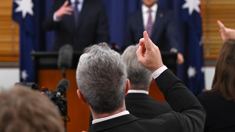 Deals between platforms and news publishers would sustain vital journalism, the government says. 