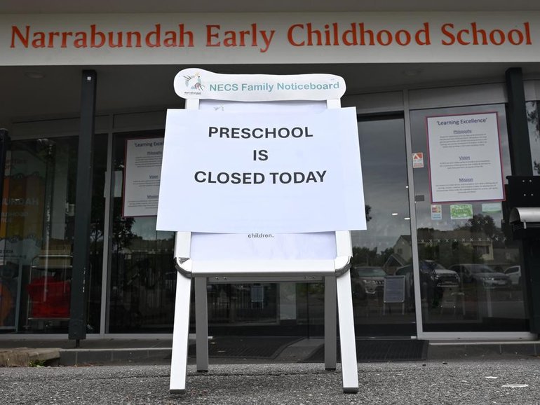 Fifteen ACT primary schools and three preschools have closed due to asbestos contamination fears. (Lukas Coch/AAP PHOTOS)