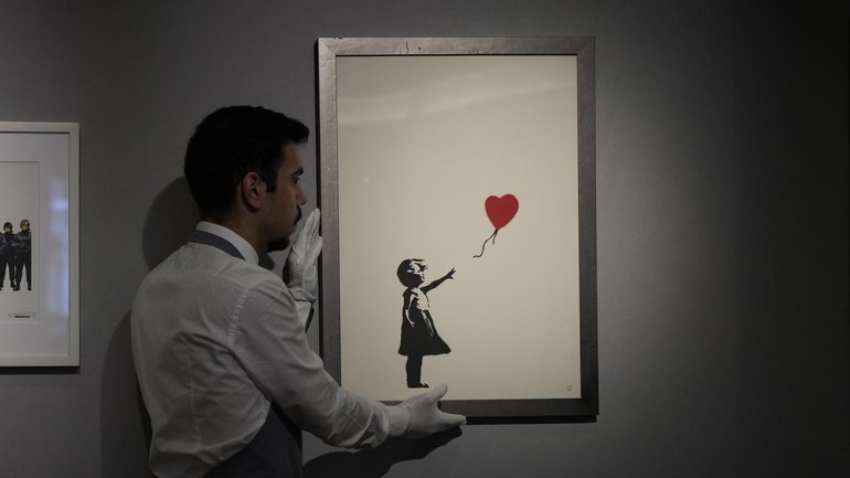 Girl with Balloon first appeared on the streets of London's Shoreditch neighbourhood in 2002.