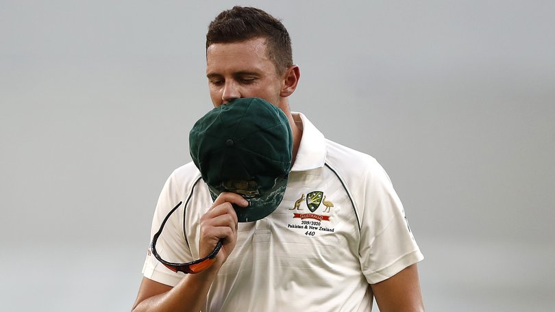 PERTH, AUSTRALIA - DECEMBER 13: Josh Hazlewood of Australia looks dejected as he leaves the ground with an injury during day two of the First Test match between Australia and New Zealand at Optus Stadium on December 13, 2019 in Perth, Australia. (Photo by Ryan Pierse/Getty Images)