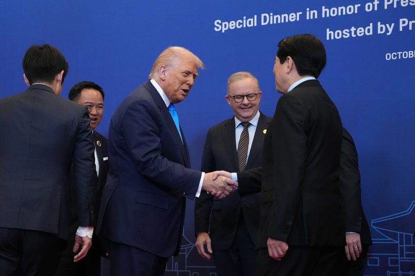 Donald Trump greets President of Vietnam, Luong Cuong as Anthony Albanese looks on.