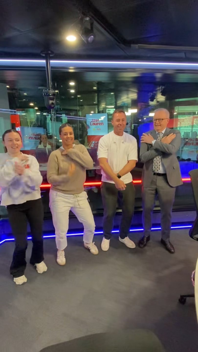 Anthony Albanese attempts the viral Taylor Swift TikTok trend.