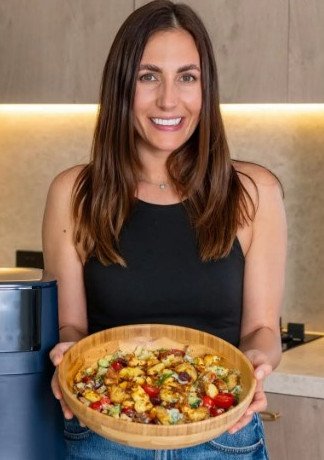 Sarah Cobacho is known online as Plantbaes. 