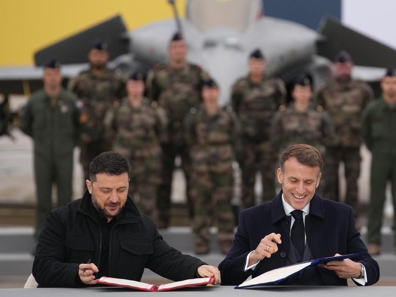 The presidents of Ukraine and France signed a deal for Kyiv to purchase 100 French-made warplanes. (AP PHOTO)