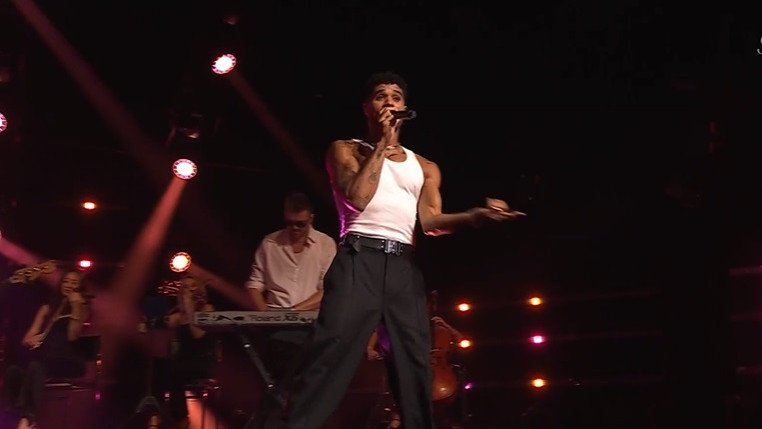 Jerome Farah performs.