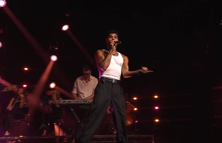 Jerome Farah performs.