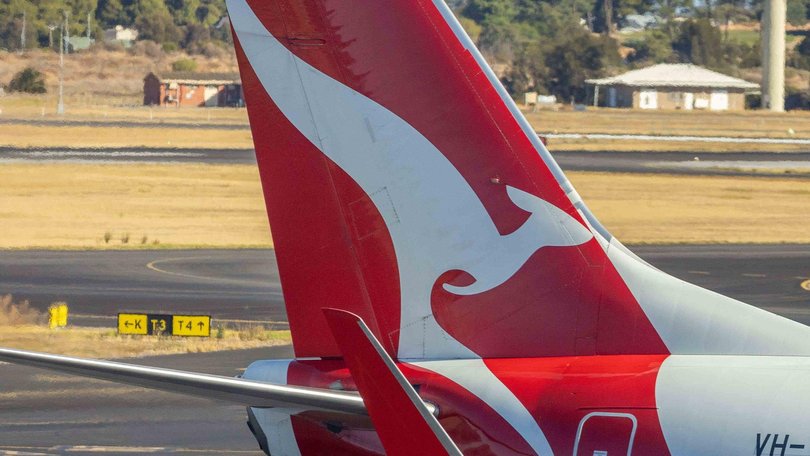 Passenger removed from Qantas flight.