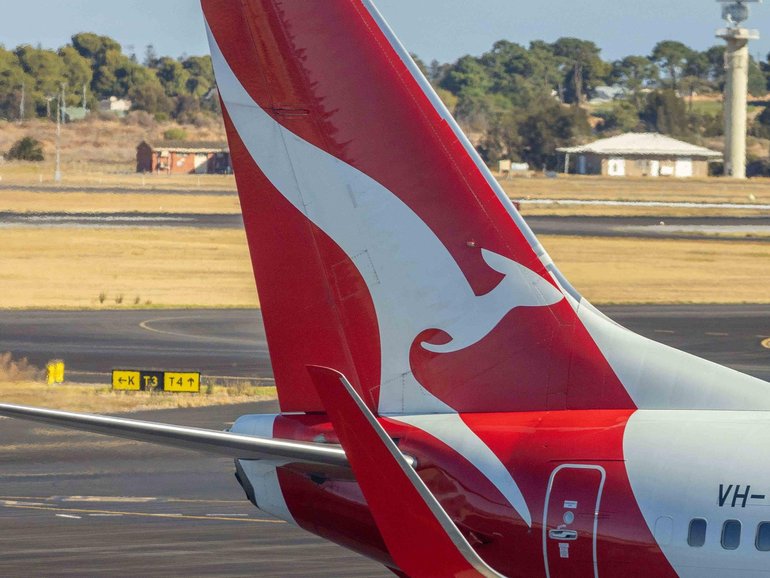 Passenger removed from Qantas flight.