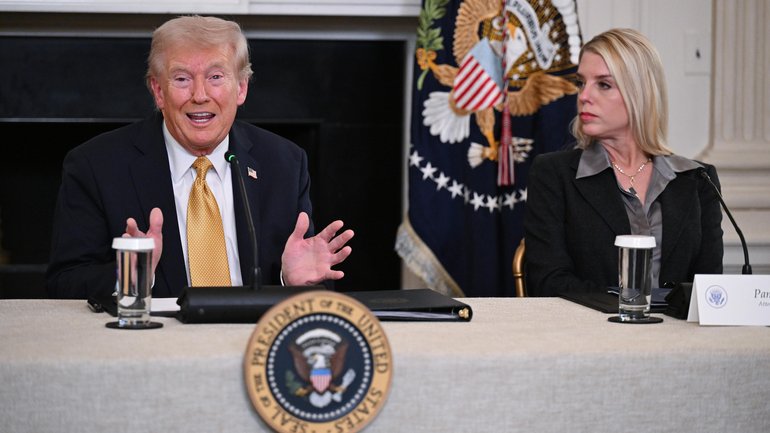 President Donald Trump and Attorney General Pam Bondi at the White House in October.