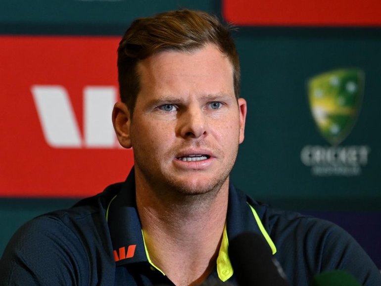 Steve Smith has urged the media to watch a 2019 UK quiz show and listen to Monty Panesar's answers. (Dave Hunt/AAP PHOTOS)